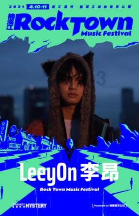 郭晶晶亮相马拉松，身价百亿素颜出镜，42岁状态好，丈夫手牵手
