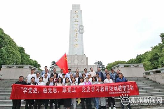 自驾游开自己车还是到目的地租车合适？游戏画面